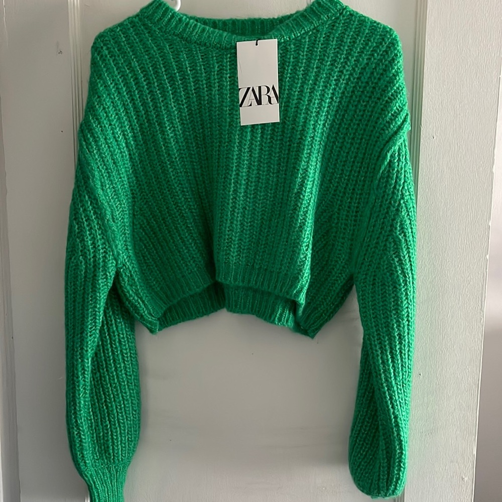 New, never worn Zara cropped sweater. Size Medium